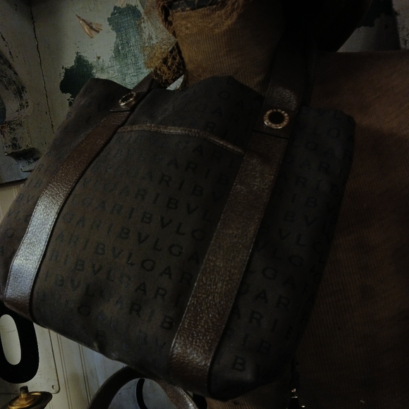 Bvlgari ....Genuine  Handbag. - Picture 5 of 10